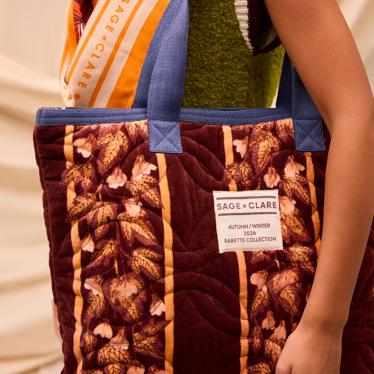 Agata Velvet Tote Bag - Image 3