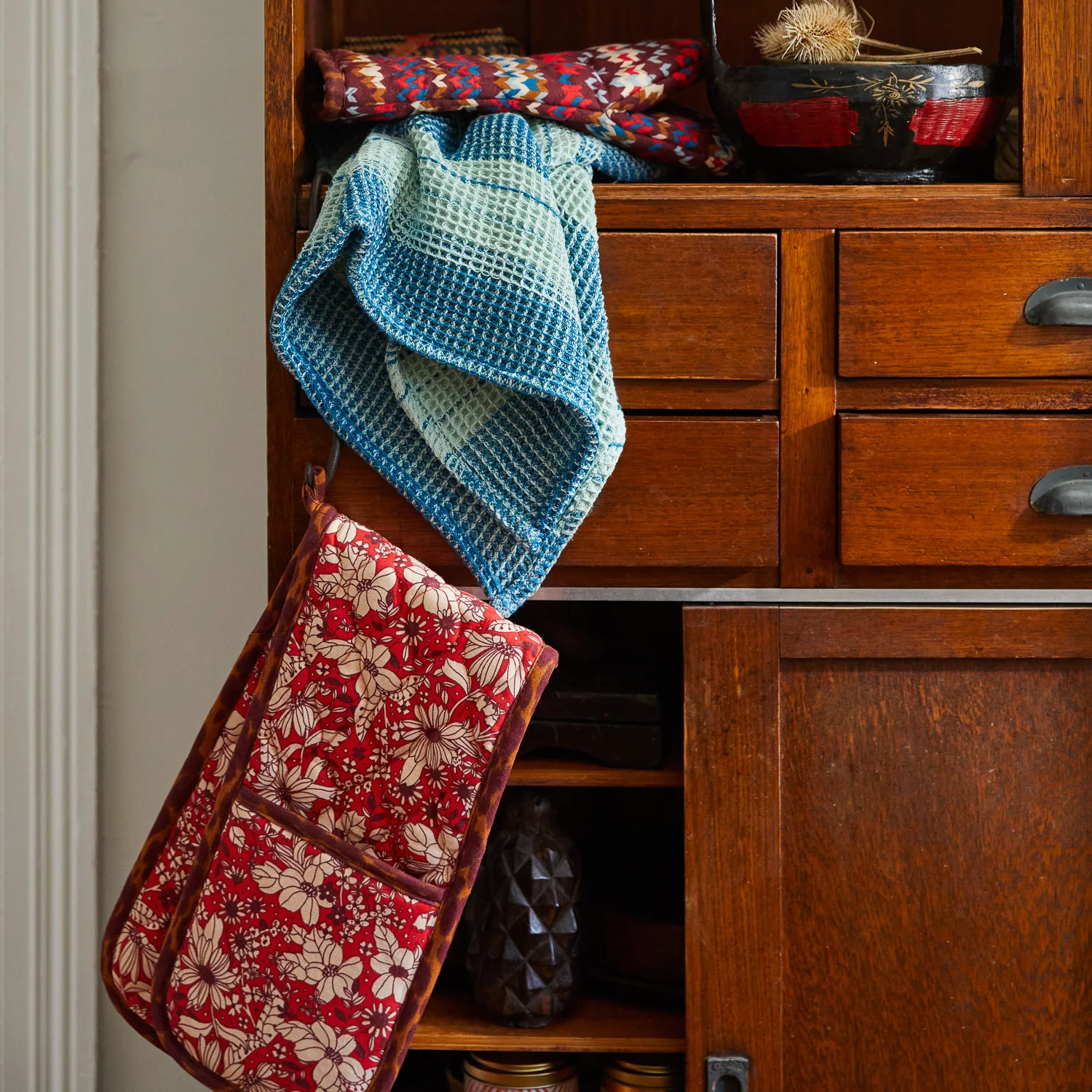 Evette Double Oven Mitt - Image 2