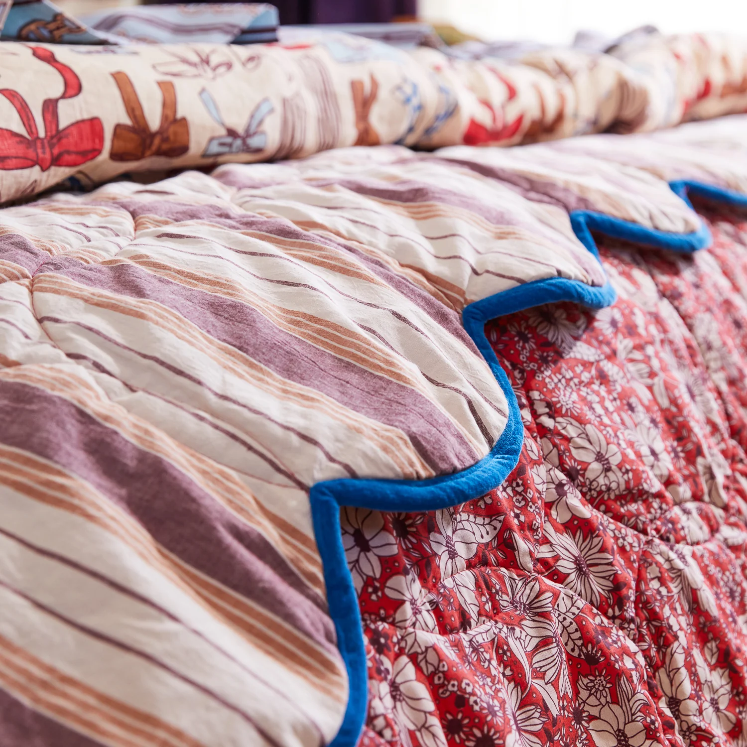 Evette Scalloped Quilted Coverlet - Image 4