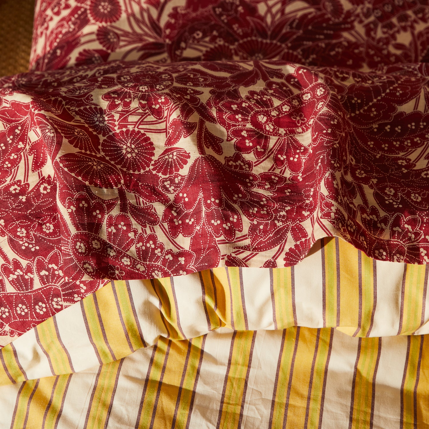 Lucia Linen Sheets - Crimson - Image 4