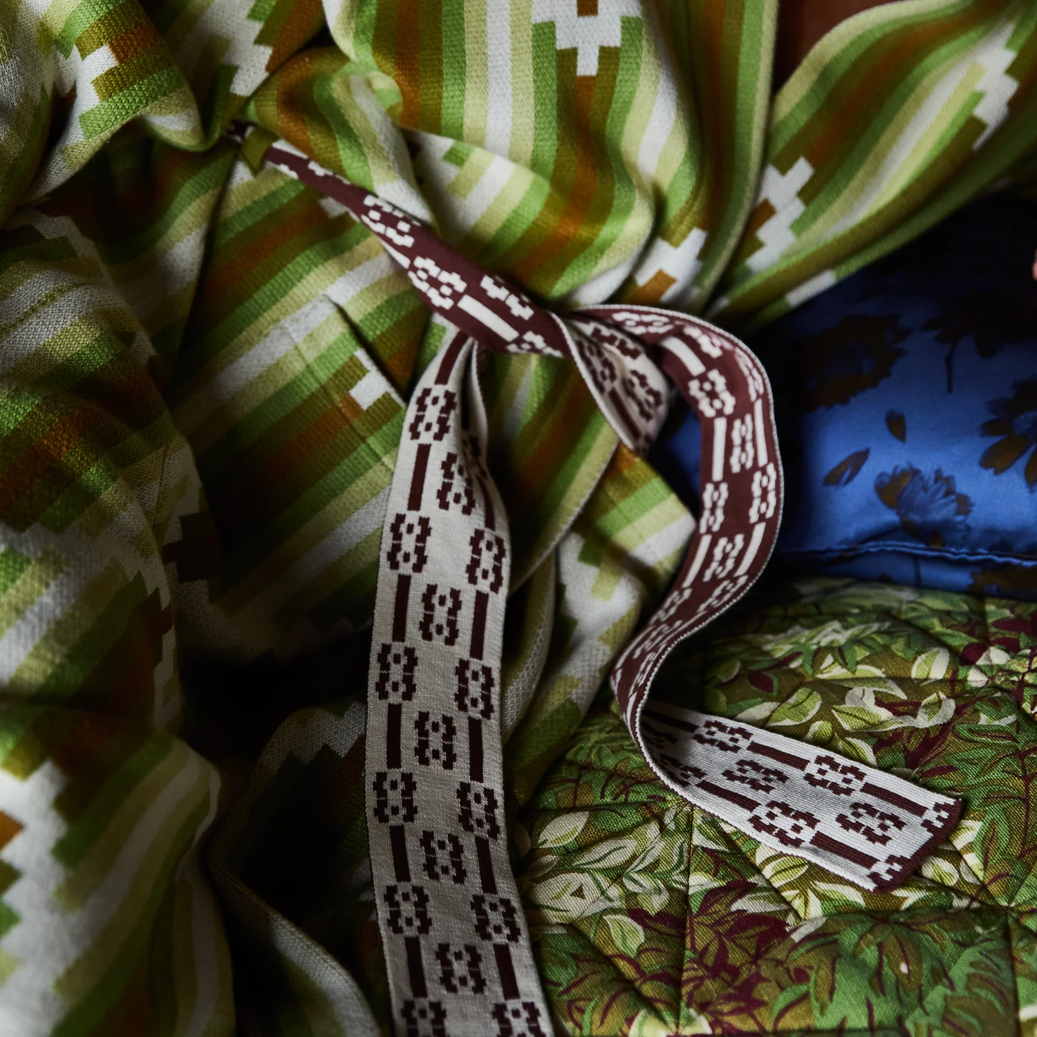 Nisha Jacquard Robe - Image 4