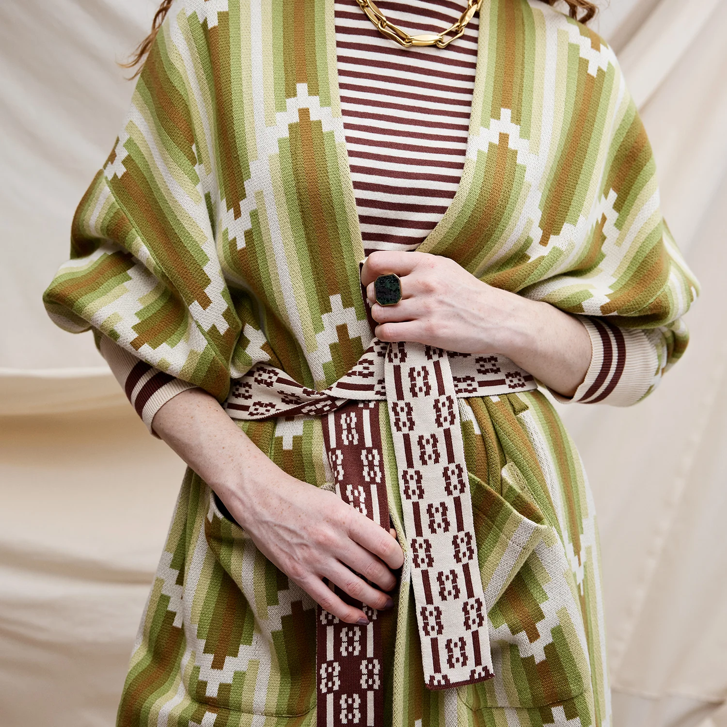 Nisha Jacquard Robe - Image 8
