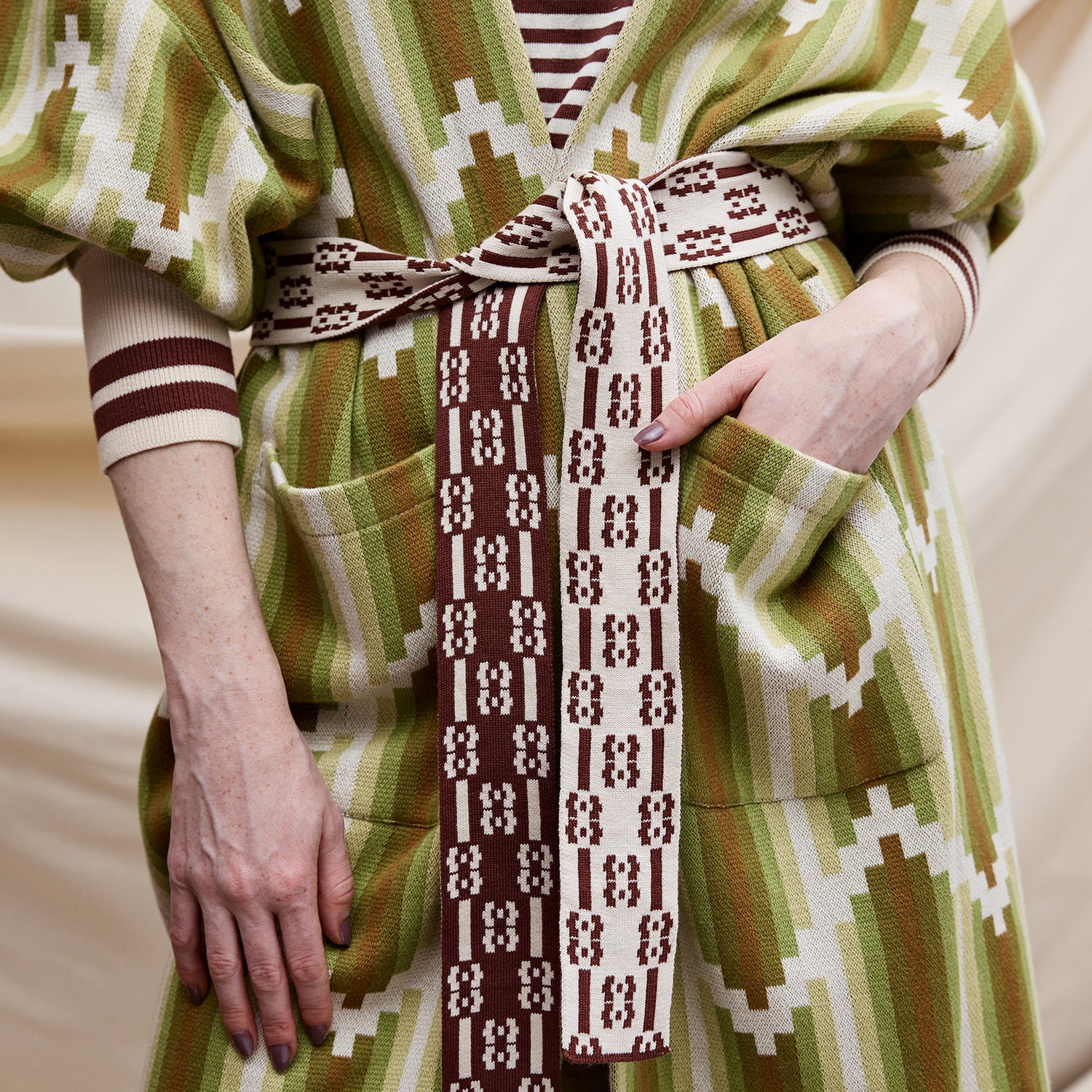 Nisha Jacquard Robe - Image 9