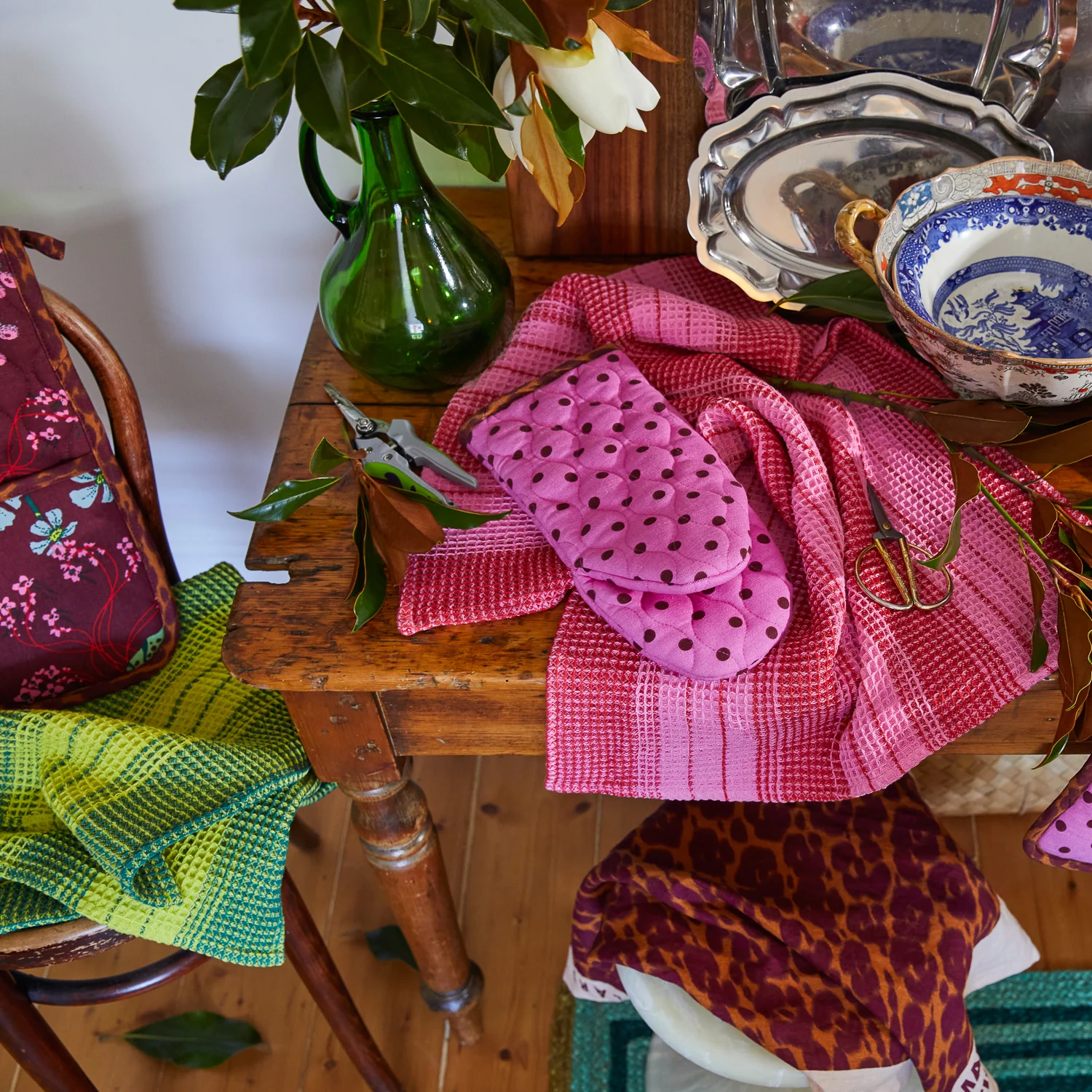 Paige Oven Mitt Set - Image 2