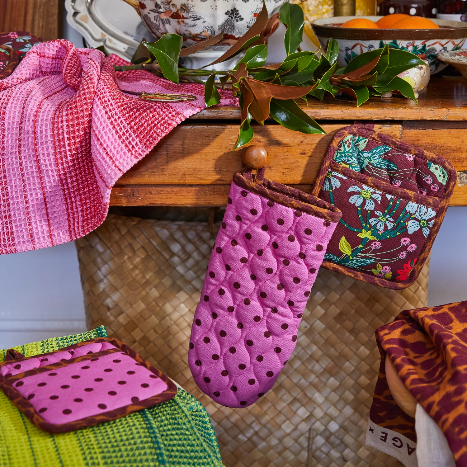 Paige Oven Mitt Set - Image 3