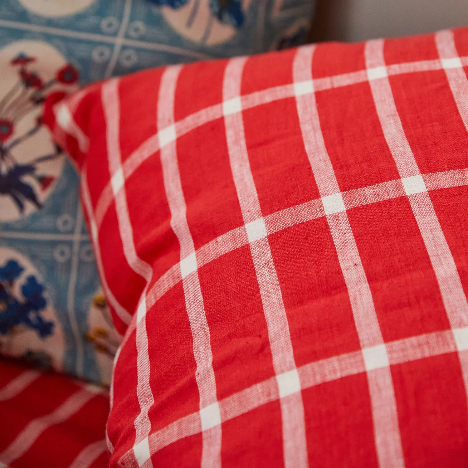 Remi Linen Pillowcase Set - Scarlet - Image 4