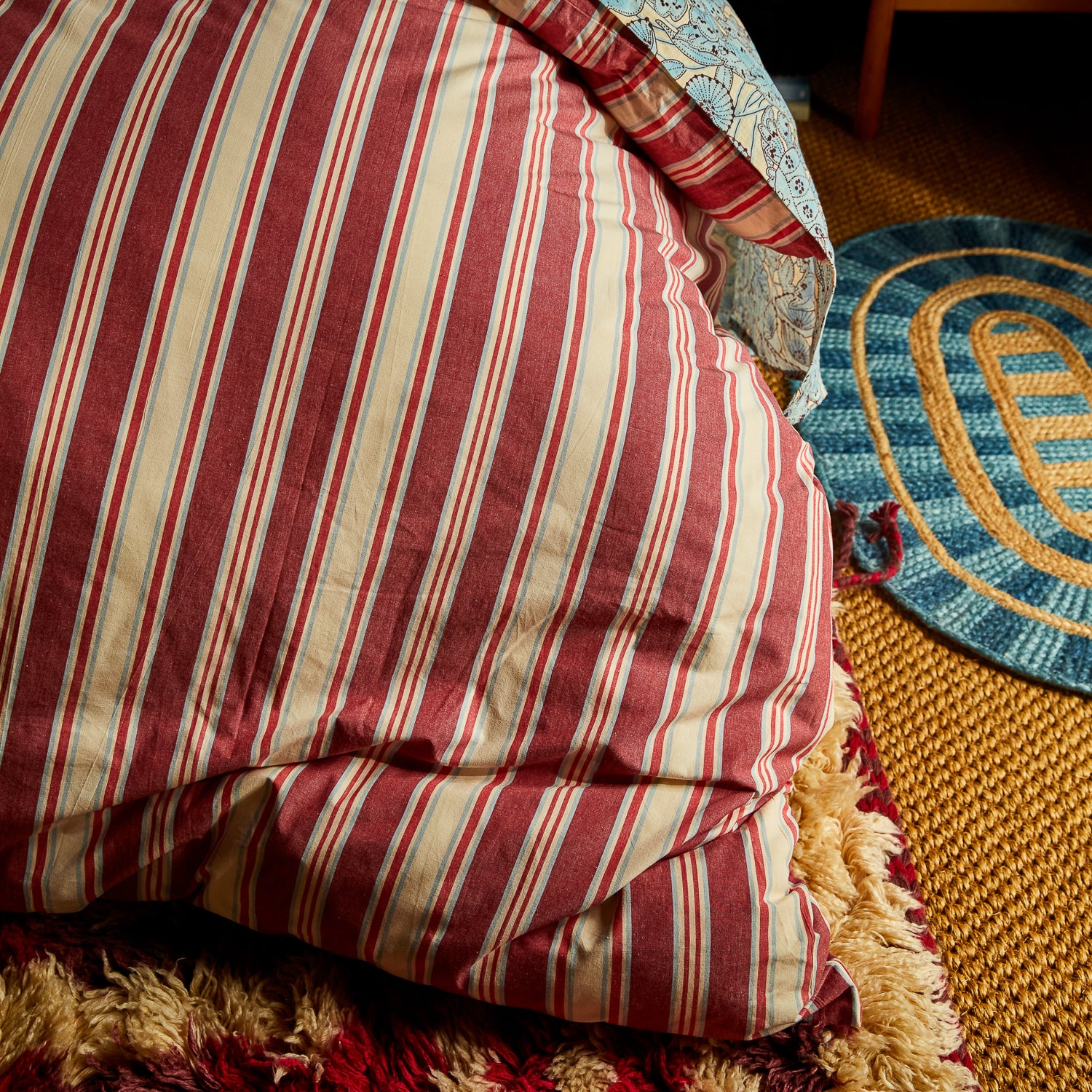 Selene Cotton Quilt Cover - Crimson - Image 4