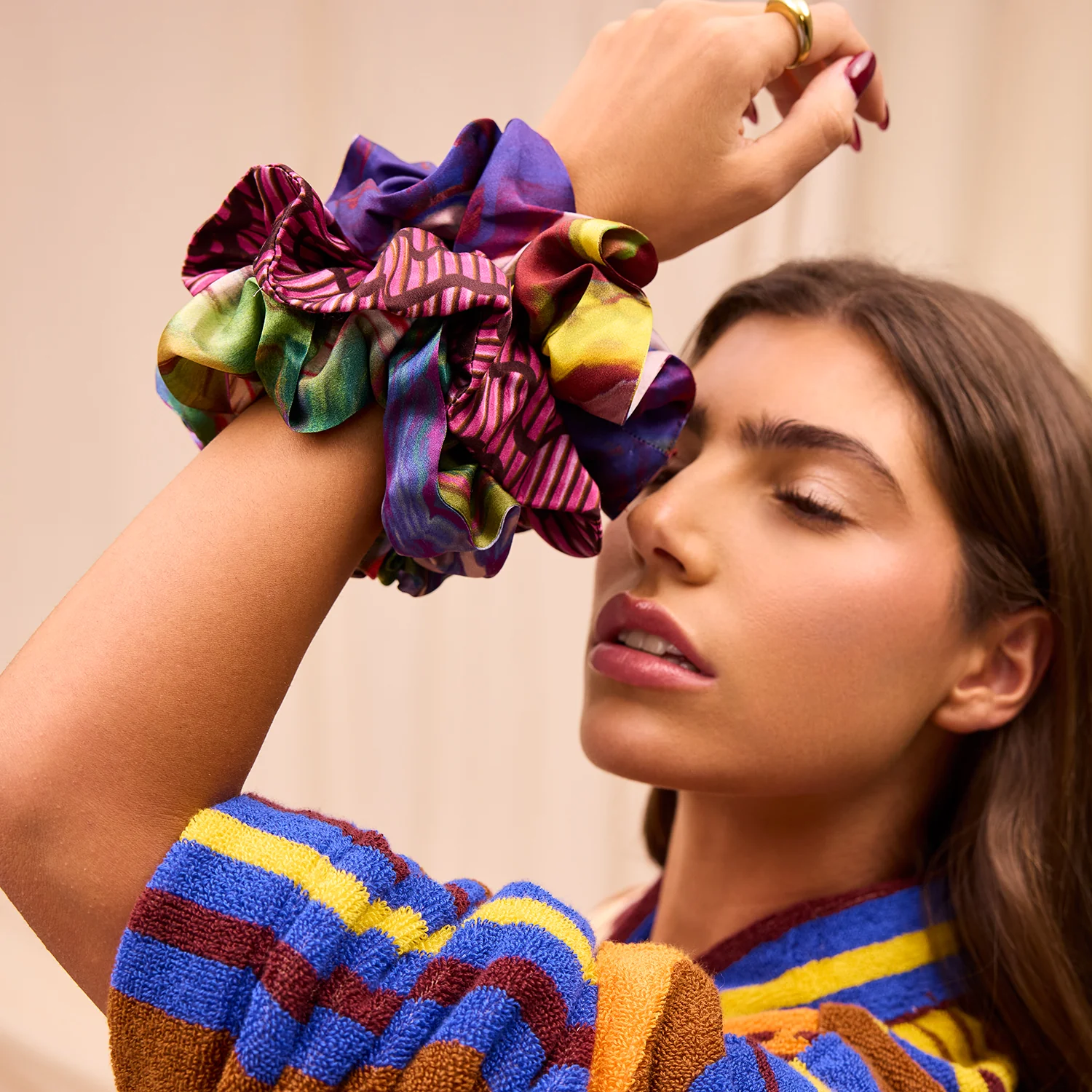 Zoi Silk Scrunchie Set - Image 2